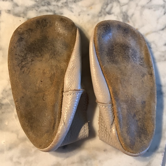 Mom Petit shoe, Size 6, soft beige color, gently worn with bag included - Picture 2 of 6
